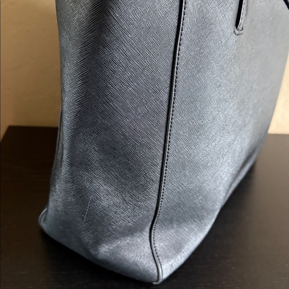 Tory Burch York Buckle Large Tote Black Saffiano Leather Like New - Picture 8 of 17